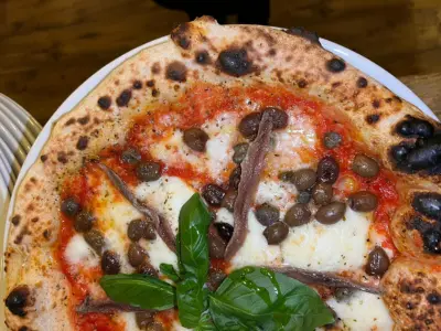 La Pizza Cetara in Sicilia della Casa Cantoniera