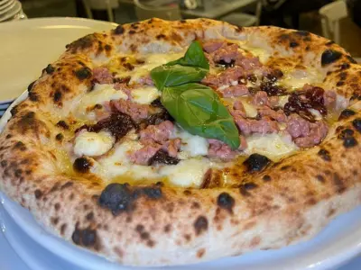 La pizza Casa Cantoniera invernale della Casa Cantoniera